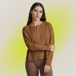 Everlane Organic Cotton Waffle Henley Toasted Almond Thermal Long Sleeve…